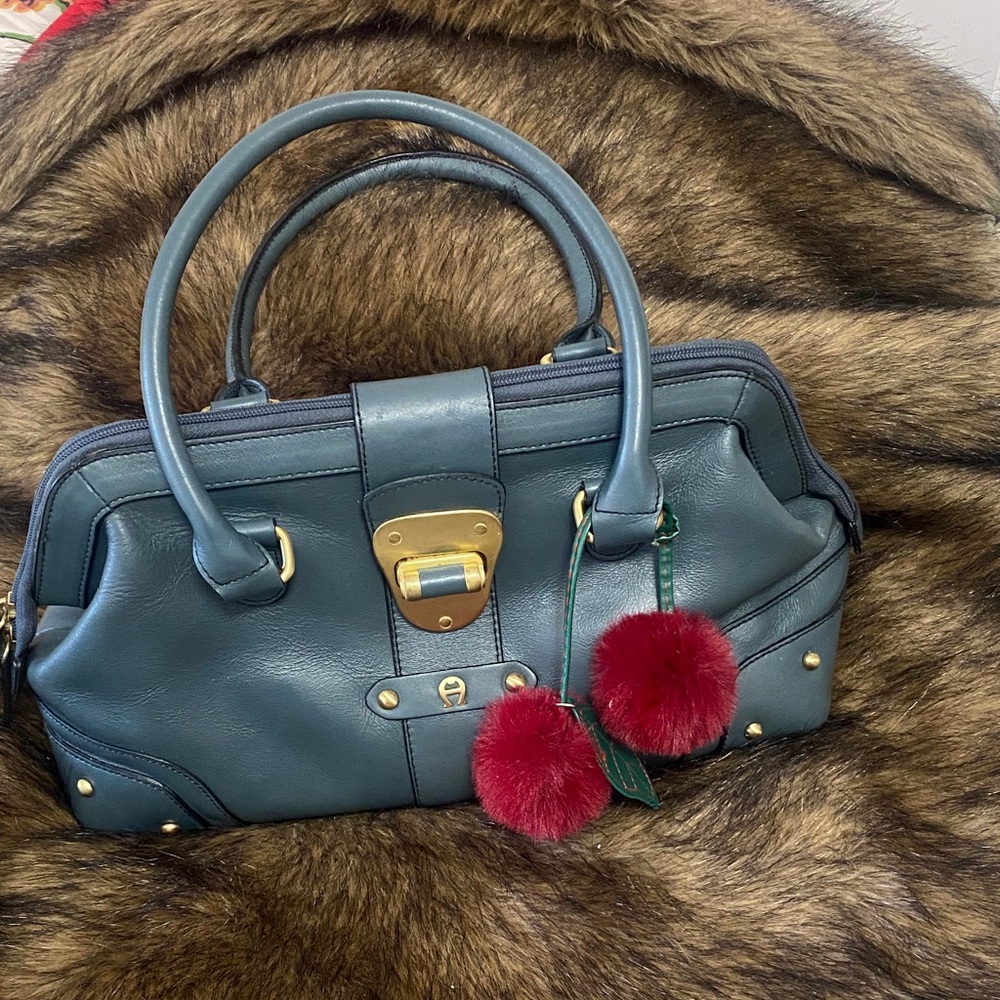 Elegant Green Leather Handbag